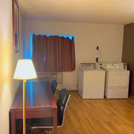 Rodeway Inn Rifle Bagian luar foto