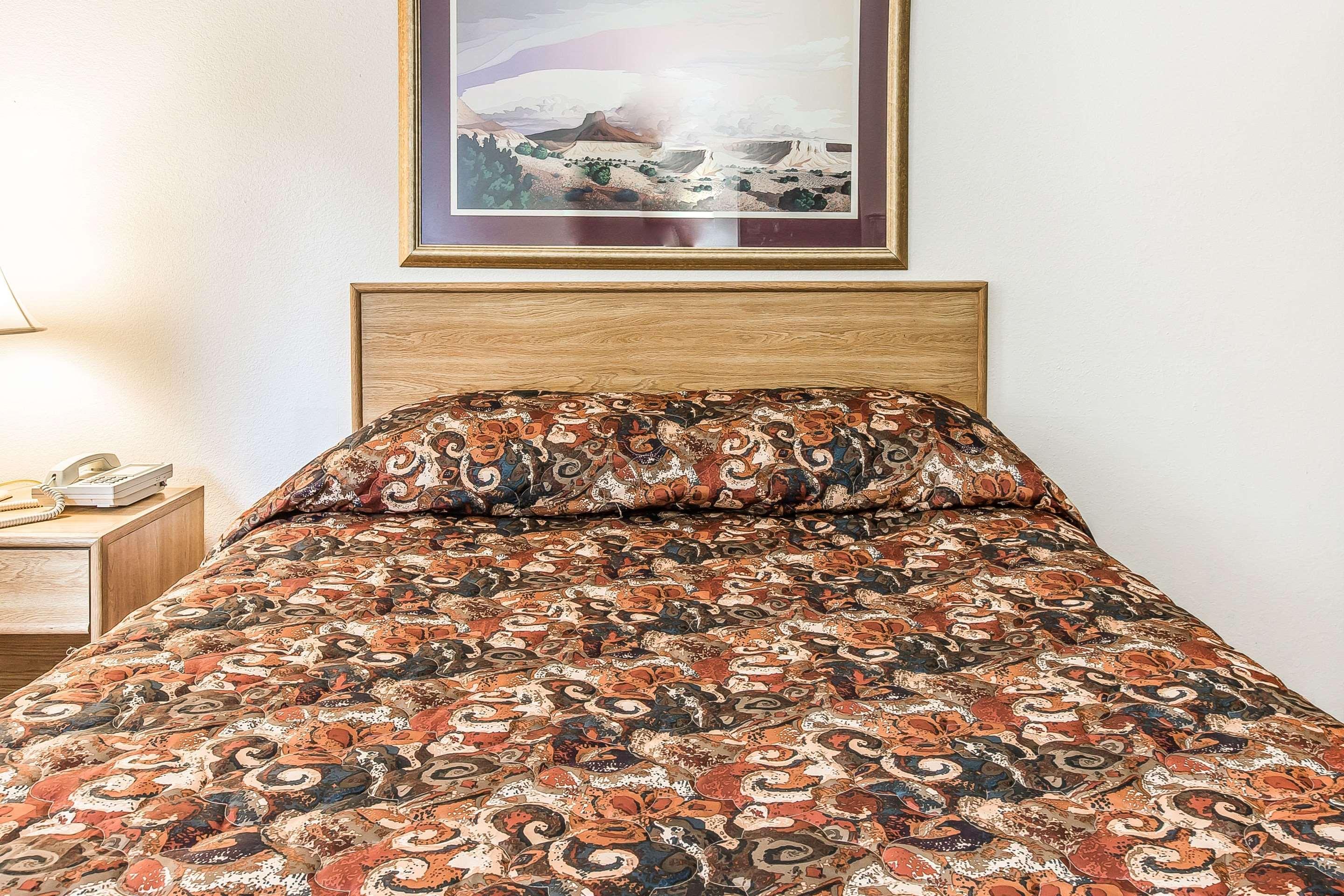 Rodeway Inn Rifle Bagian luar foto