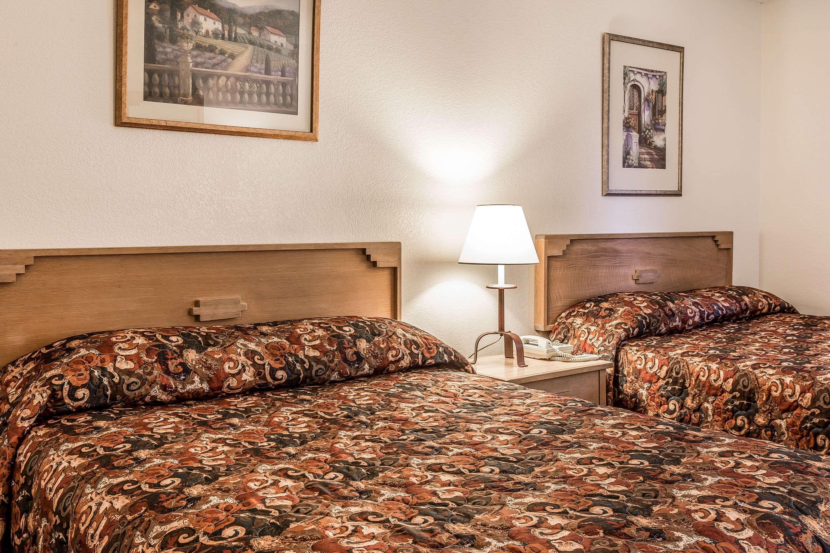 Rodeway Inn Rifle Bagian luar foto